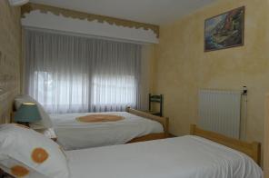 MOY4chambre 2.JPG